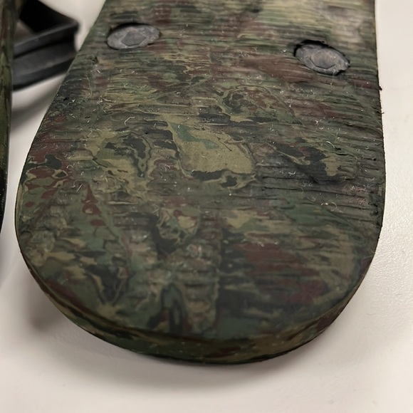 Volcom Camouflage green / black flip flops size 8 - Picture 9 of 14